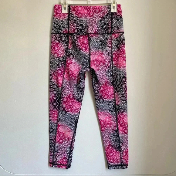 3/$39 Victoria’s Secret VSX Sport capri leggings XS - Picture 2 of 3